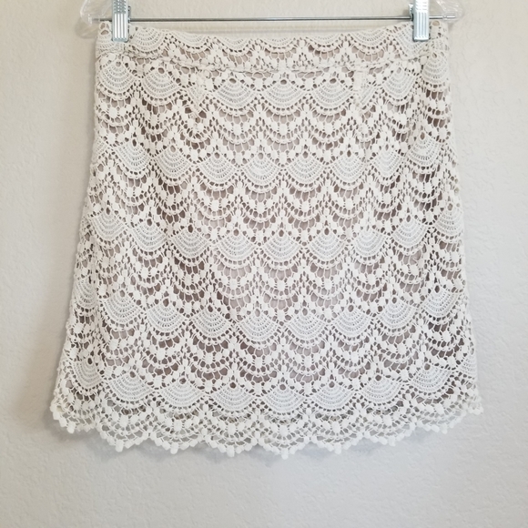 Forever 21 Crochet Eyelet Mini Skirt Size Medium - Picture 2 of 5